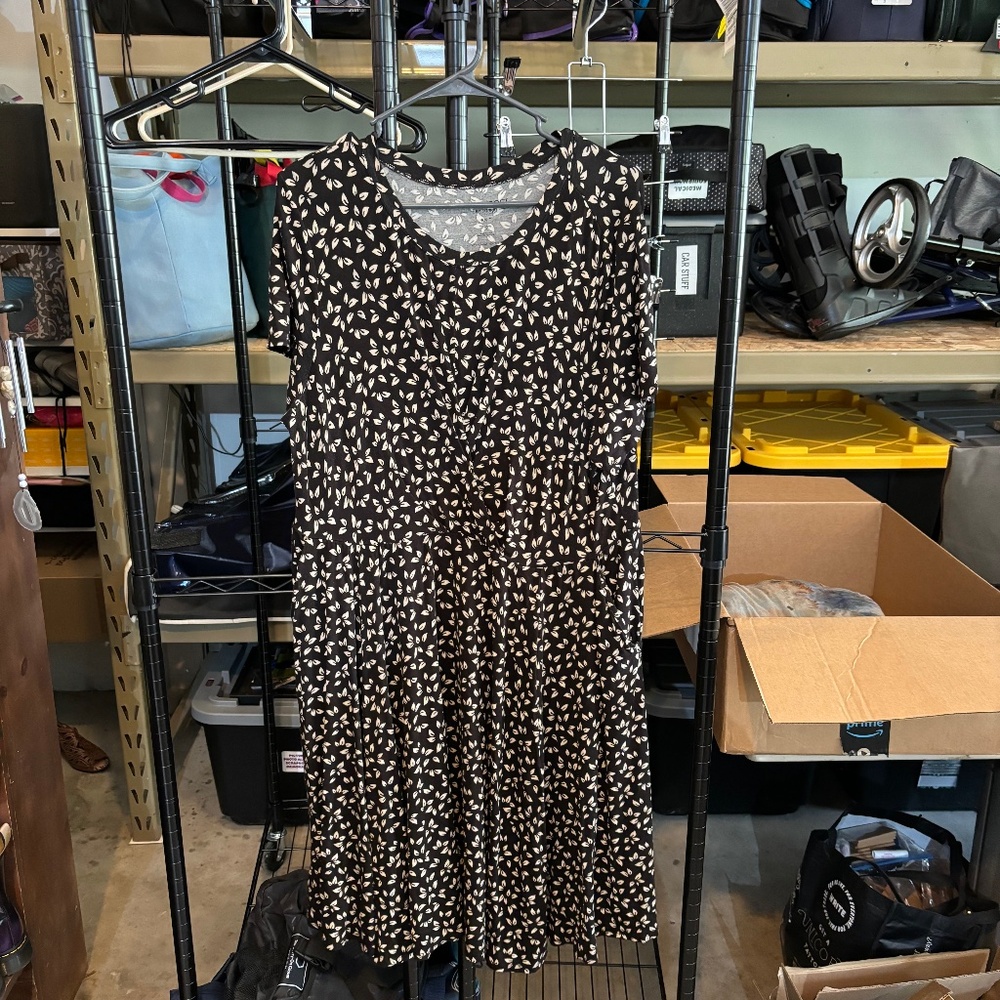Super cute simple swing dress! Size 2X